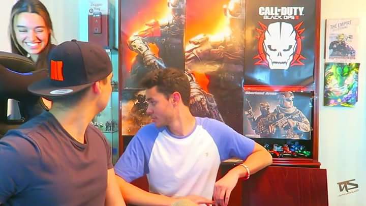 CaturroxxDash's tweet image. Si si el póster, y como explicas esto? Mmmmm 😏😏😏😏😏😏🌚🌚🌚🌚🌚