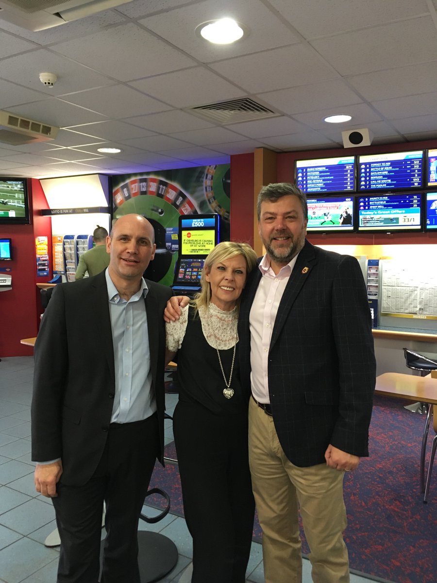 sea_pigeon's tweet image. Neil and Ali yesterday reflecting on The Grand National winner 🏇🏿🏇🏿🏇🏿🏇🏿🏇🏿