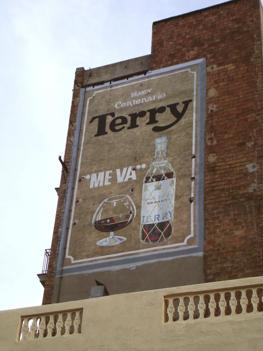 tonivall's tweet photo. Benvolgut @bcn_ajuntament això de l'anunci de Terry a la Plaça Molina us deu ser igual oi? @AdaColau @G_Pisarello @Jaumeasens @DModolD https://t.co/f4YH0q9hXh