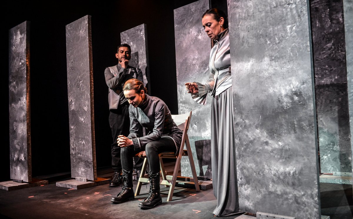 ObraAntesala's tweet photo. Se acerca nuestra última función en @LaTeatreria ¡Los esperamos el viernes 14 de abril a las 20:30 Hrs.! 🎭 https://t.co/9CHjBwbXGV