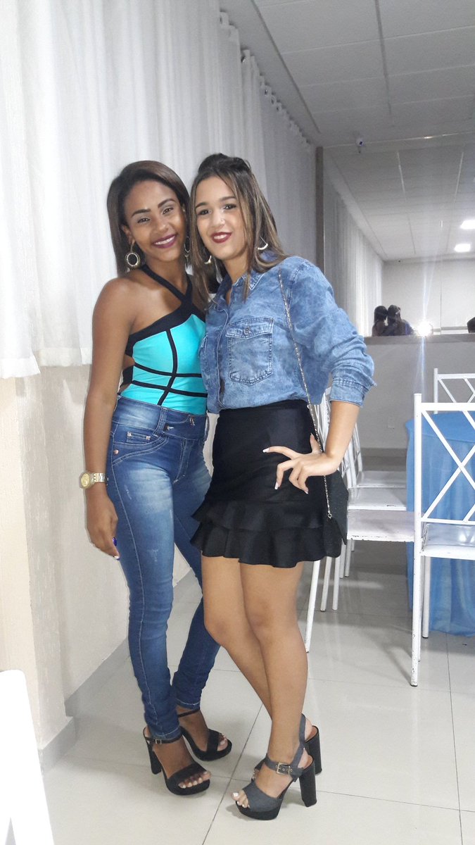 jessiquinhaa17's tweet photo. um amor de pessoa
#minhatia 😍👭❤ https://t.co/DadTv9hAOS
