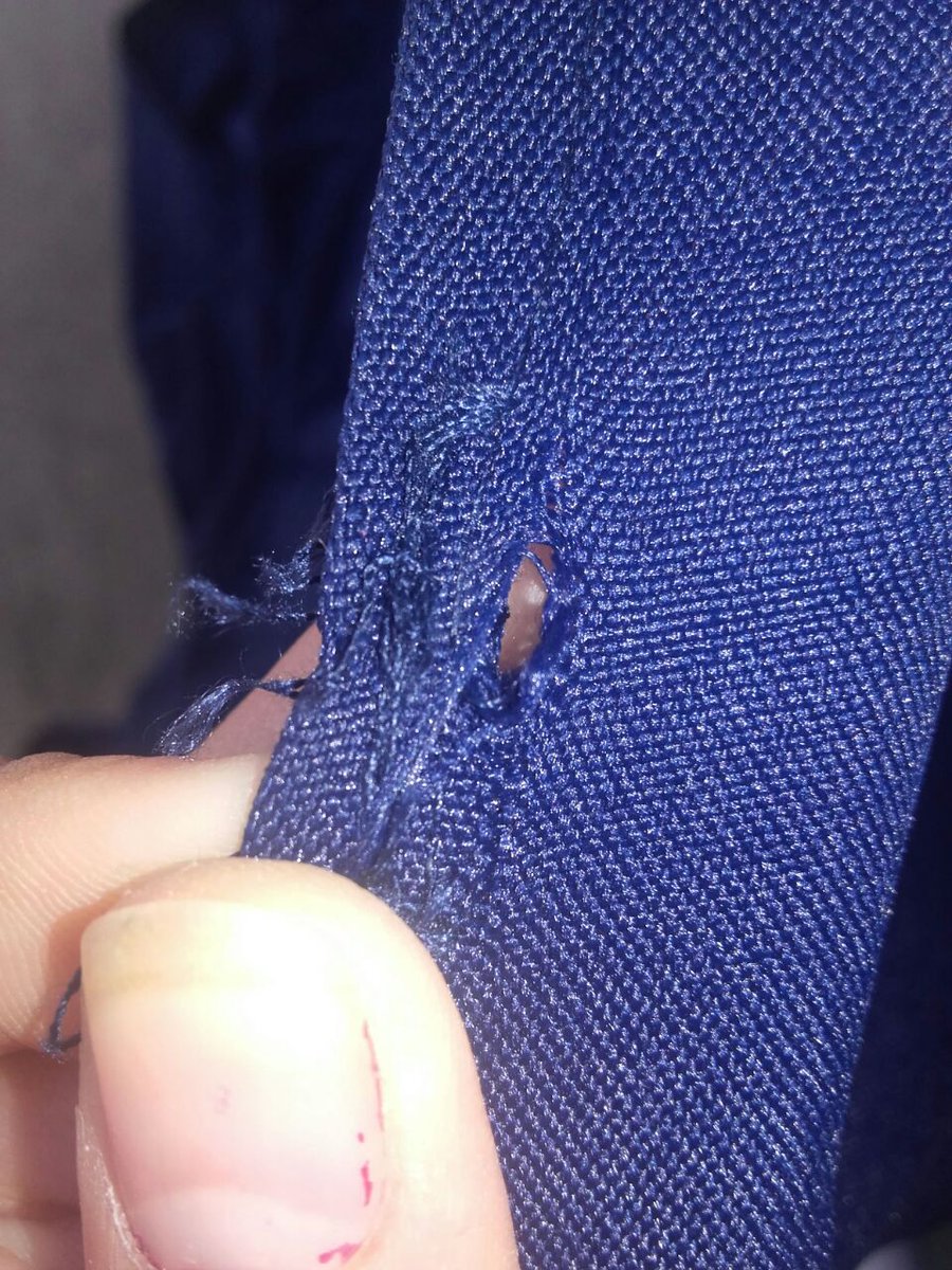 GabiIncardona17's tweet photo. Ayer la policía con cuchillos les cortaba las tiras a los chicos del #OrgulloCordobes. Lo peor es que miren donde ubican la bandera!!. https://t.co/YPqi3Sh8Iq