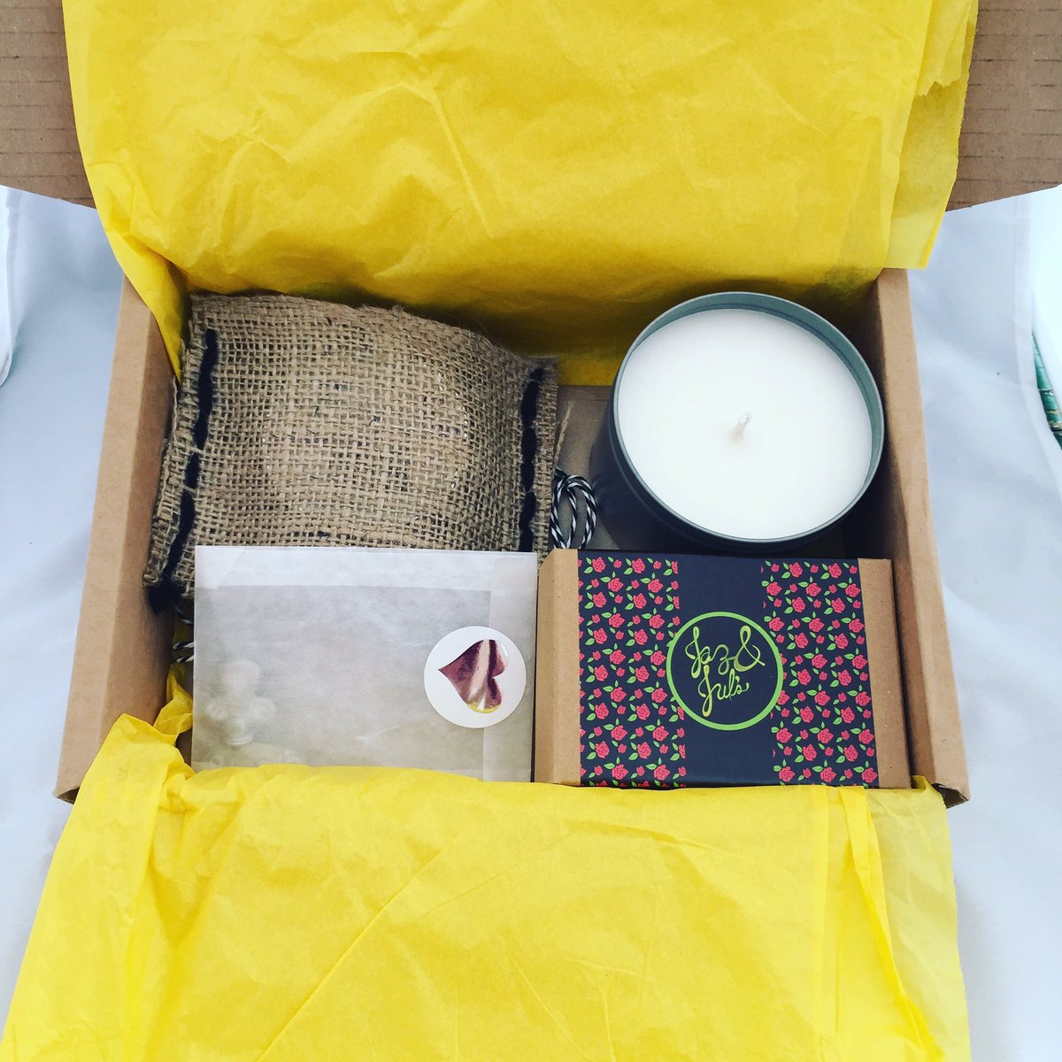 sweetknittwit's tweet photo. April #subscrptionbox has hot chocolate by @JazandJuls & bee friendly seeds by @seed_ball plus more. Subscribe here https://t.co/lEo1dSv5pz https://t.co/GVpmwr8lY7