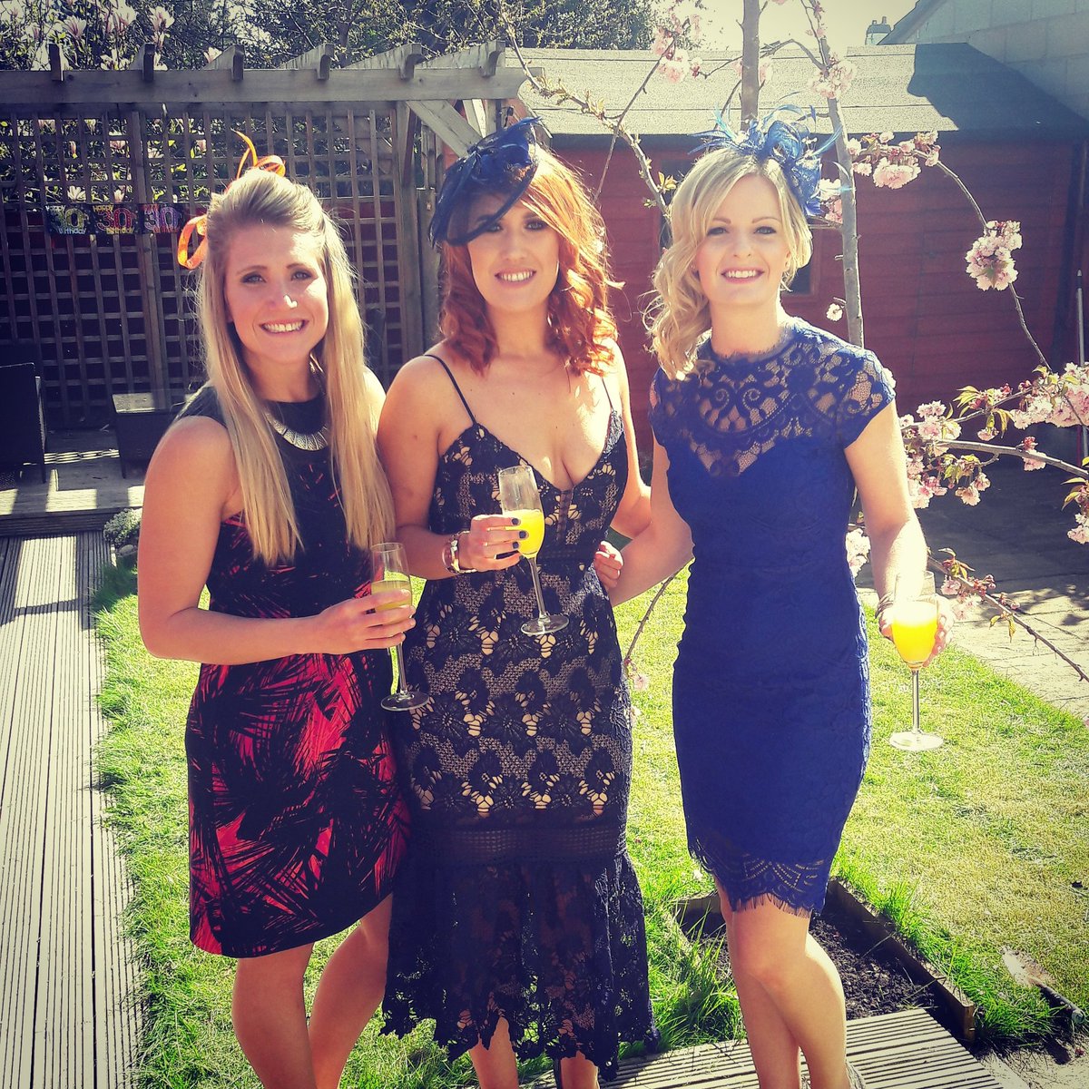 ElaineRauer's tweet photo. #grandnational2017 #lucys30th https://t.co/0bRRu1TSYX