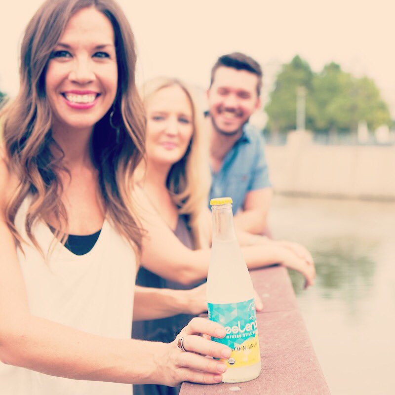 Extra #thirsty today? We've got your fix! #drinkeslena 😁🍋💦
#lemon #electrolytes #ginger #organic #nosugar #sogood #austin #dallas #houston