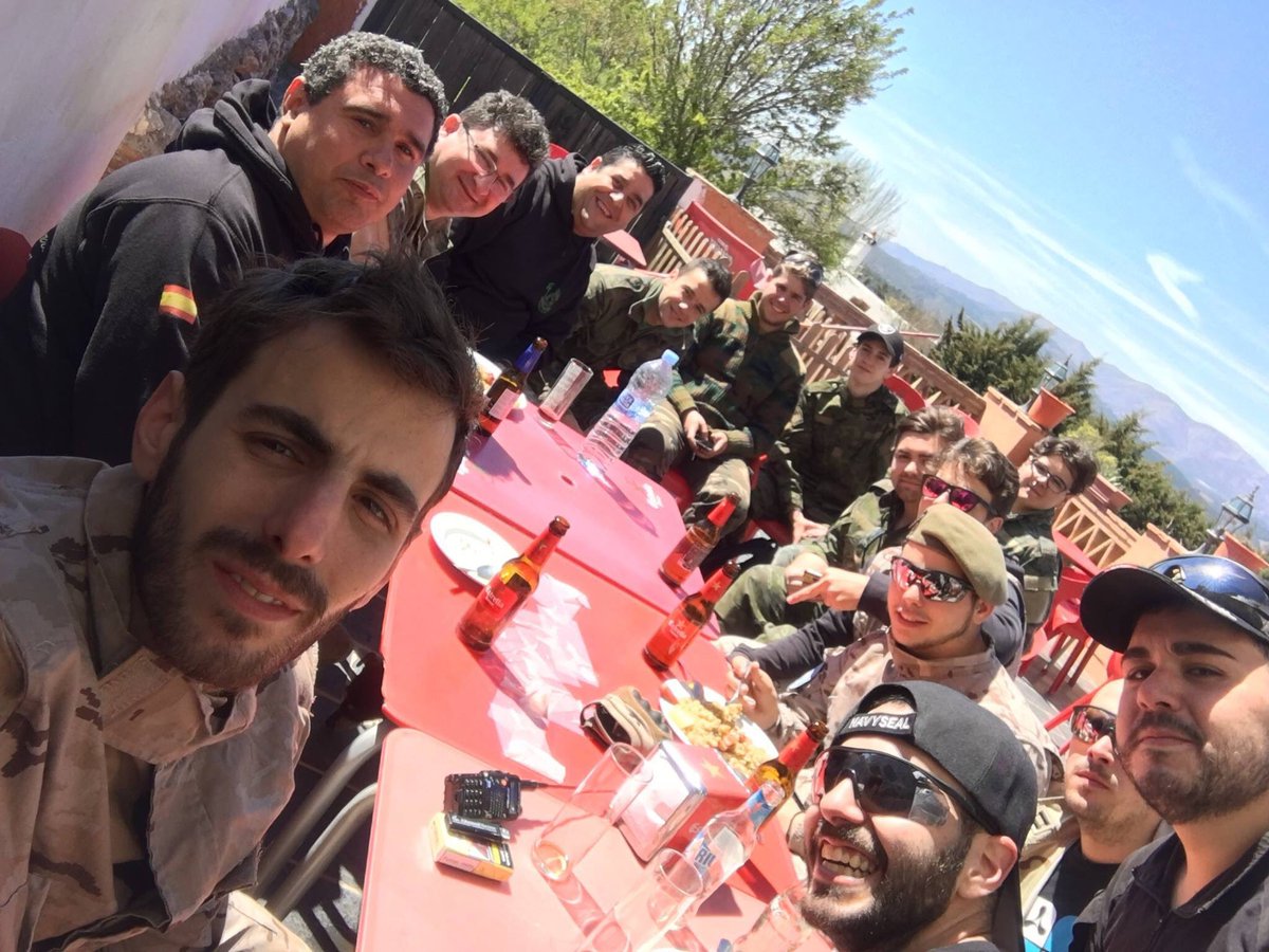 DivAlhambra's tweet photo. Gran mañana de #Airsoft entre #Hermanos #LaToba #DivAlhambra #U211 #Siempreavanzando https://t.co/NhFlRcc2mV