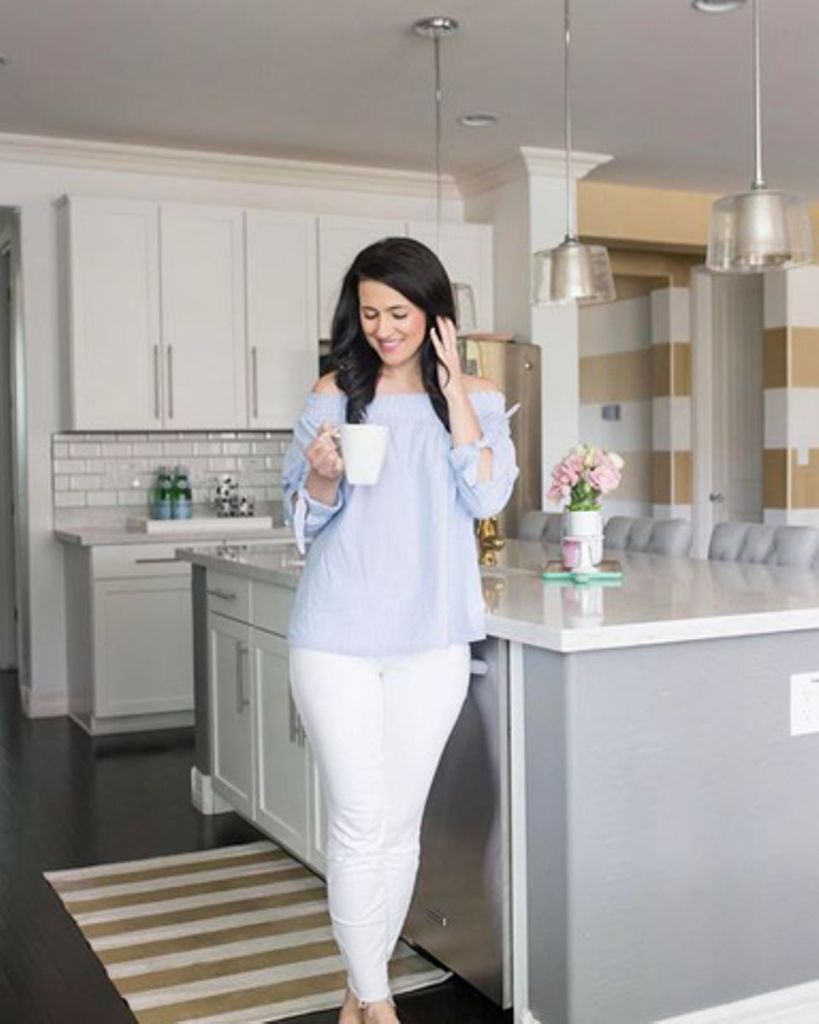 Fresh, chic and white, @bodytypestylist found the jean that fits her right. Find your perfect pair: bit.ly/2nV0HME