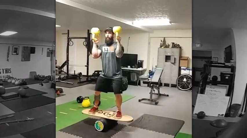 BDouglas__'s tweet photo. #Indoboardchallenge with Double Kettlebells of course! https://t.co/XlKem6u8Ij via @YouTube https://t.co/XAZ4bujrF0