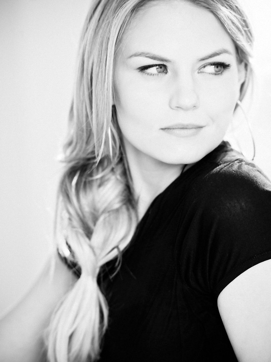 #SeductiveSunday 

Why is she being seductive?
She has no idea.
She doesn't even want a relationship.