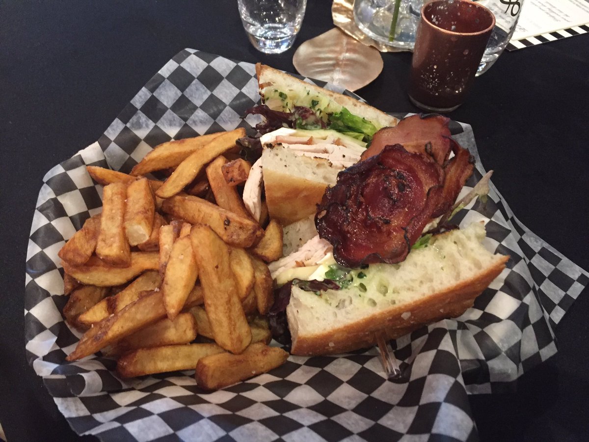 catiaskinner's tweet photo. Short break for lunch: Sliced Turkey Sandwich at Kawartha Spring Bridal Show #KSBS Fashion Show at 2:30pm :)@VenuePtbo https://t.co/GGzuU0zHH3