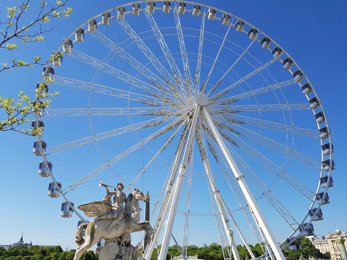 zefperanto's tweet photo. Bela somera dimanĉo ĉi tie en #Parizo! Kafejaj terasoj estas plenplenaj. Jen la radego apud la ĝardeno Tuileries. La tuta urbo ekstereniris. https://t.co/QJG0KKyuEe