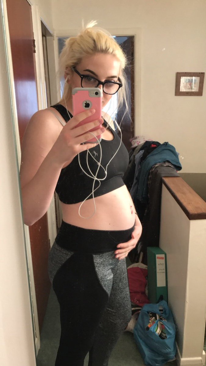 h_brkeley's tweet photo. 27 weeks 😊 feel so little 🤷‍♀️ https://t.co/GyGfZjx4Vx