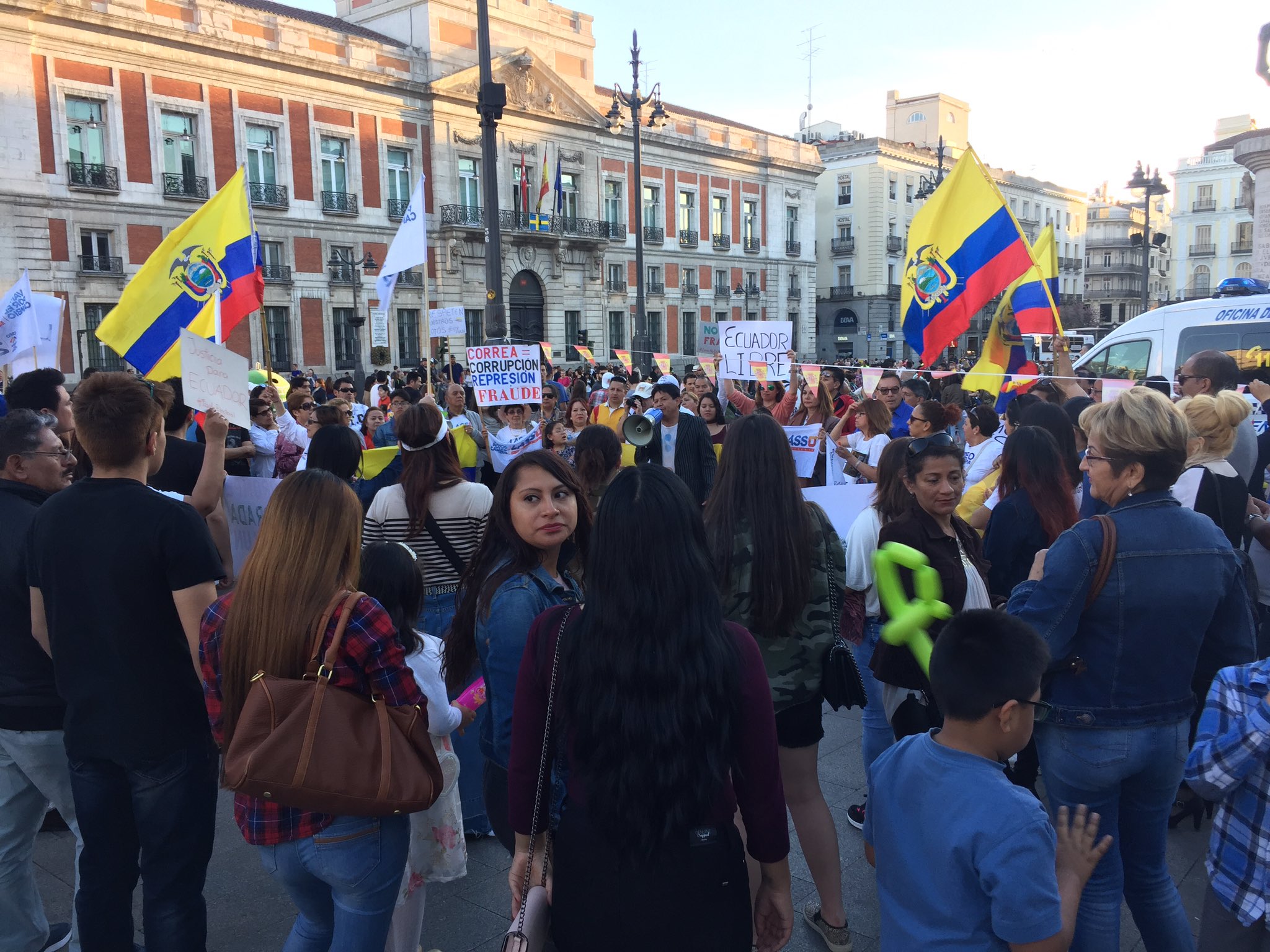 Resultado de imagen de manifestación de ecuatorianos en madrid