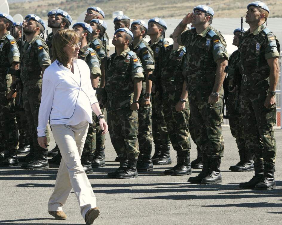 kanciller's tweet photo. Esta foto ilustra por si sola todos los avances de la España democrática de los últimos 40 años. (1/n) https://t.co/eE10wvsewK