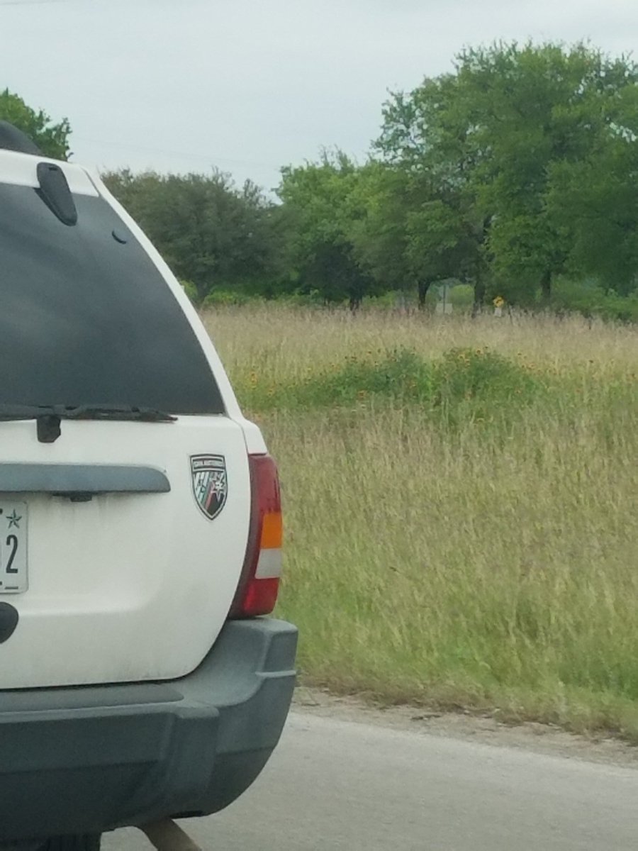 Soy_SAF's tweet photo. Spotted.. Lovvveeeeeeee seeing theeeeeeese... #SAFCpride .. #aribbasanantonio @SanAntonioFC https://t.co/GxukQv3ll9