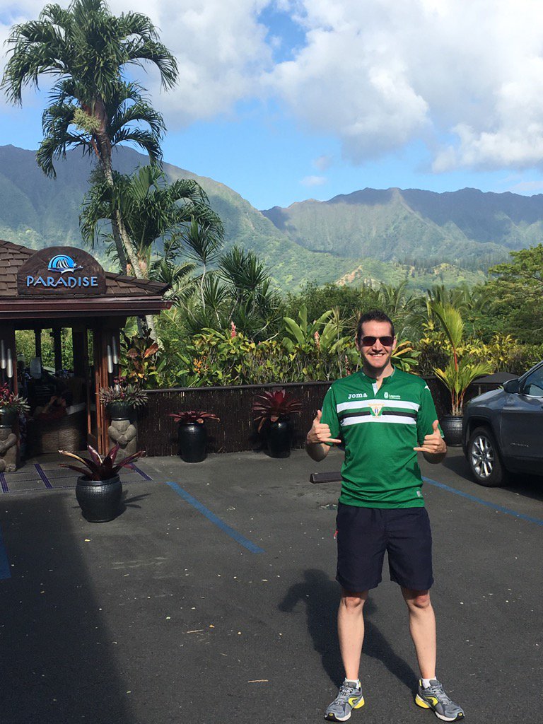 Calerito_86's tweet photo. Apoyando al @CDLeganes desde #Hawaii #forzalega https://t.co/Az05mZkJjV