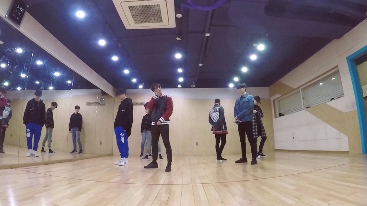 lexymine28's tweet photo. #GOT7 show off their moves in 'Never Ever' dance practice video https://t.co/0Zj6JEYGBR by #BamBam1A via @c0nvey https://t.co/PNaiax6Il1