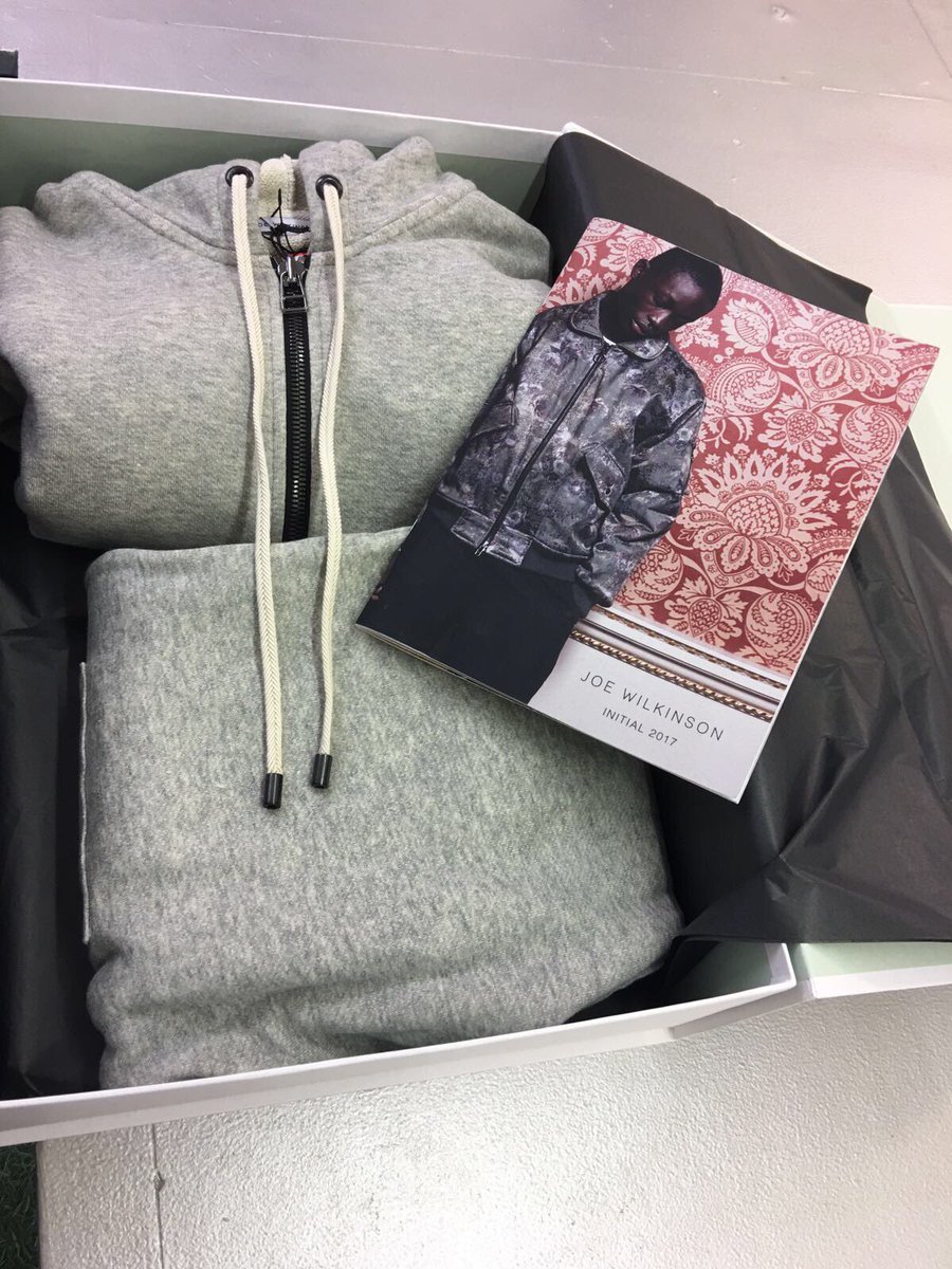 JayGardner's tweet photo. Birthday weekend so treat meself to a new @joewilkinsonuk tracksuit and some #jimmychoo https://t.co/mVvmlk2rdv