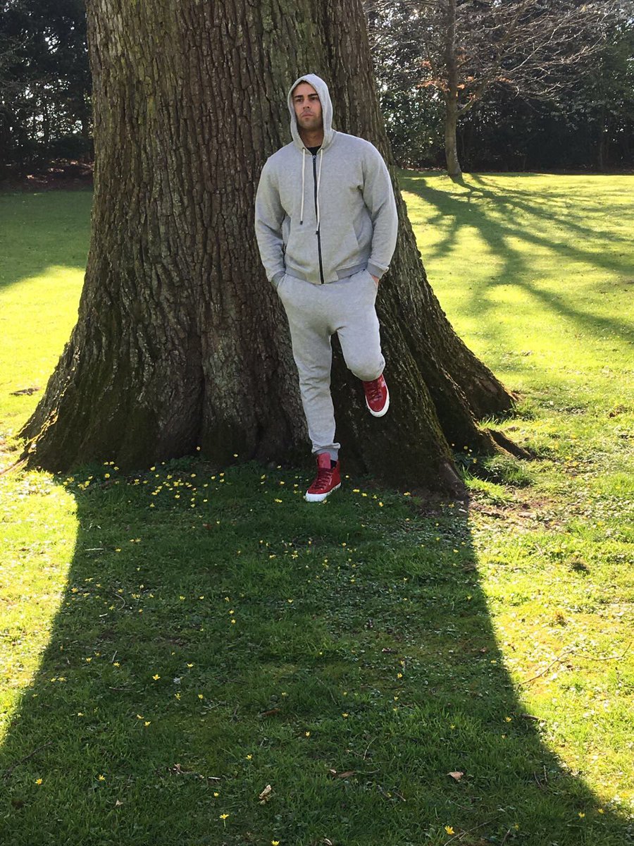 JayGardner's tweet photo. Birthday weekend so treat meself to a new @joewilkinsonuk tracksuit and some #jimmychoo https://t.co/mVvmlk2rdv