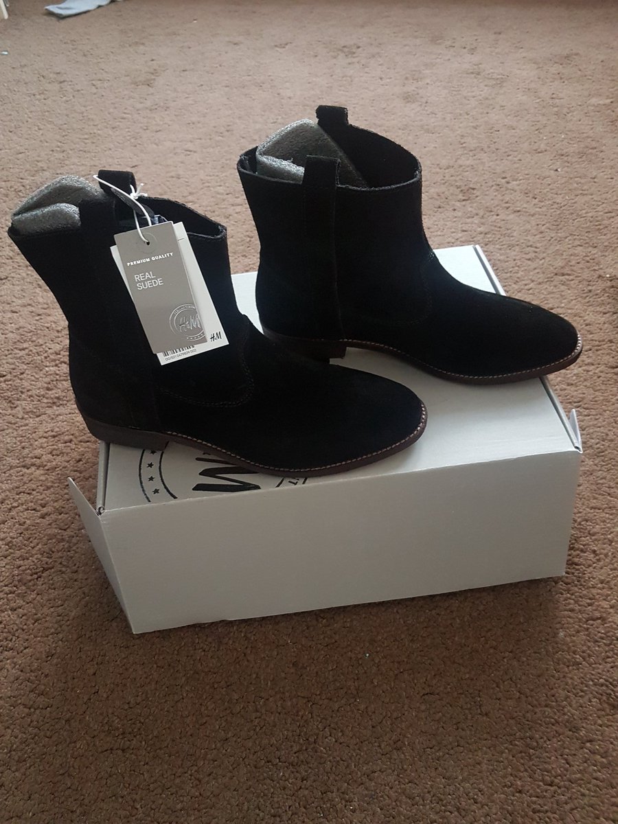 ladyukltd's tweet photo. https://t.co/u68HXUzXp3
#shoe #suede #premium #quality #fashion 
#H&amp;M #HighStreet #shoesaddict #shoeselfie https://t.co/u37s8jmZs2