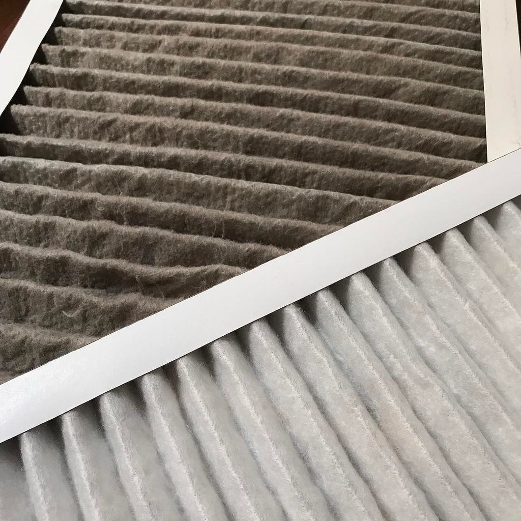 HighTechDad's tweet photo. Air filter changing time! •
•
•
•
#nofilter #filter #airfilter #dirtyfilter #cleanfilter #haha #springcleaning https://t.co/r2MMJIJNCK