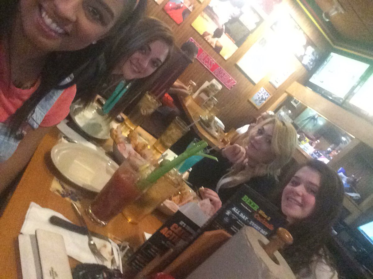 GCCBrianna's tweet photo. @justinbieber It's our favorite blondes birthday! Can you please give her a shoutout?! @DJvbiebs ❤️🎉🎈🙏🏽 #HappyBday https://t.co/jZJllso8n2