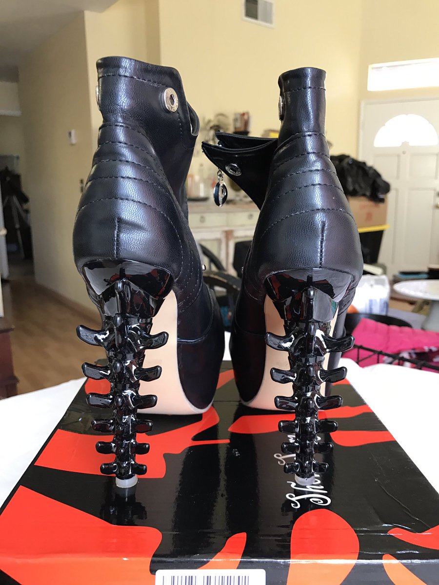 MistressSinnV's tweet photo. $40. Worn twice . https://t.co/1AY6wZgbu5