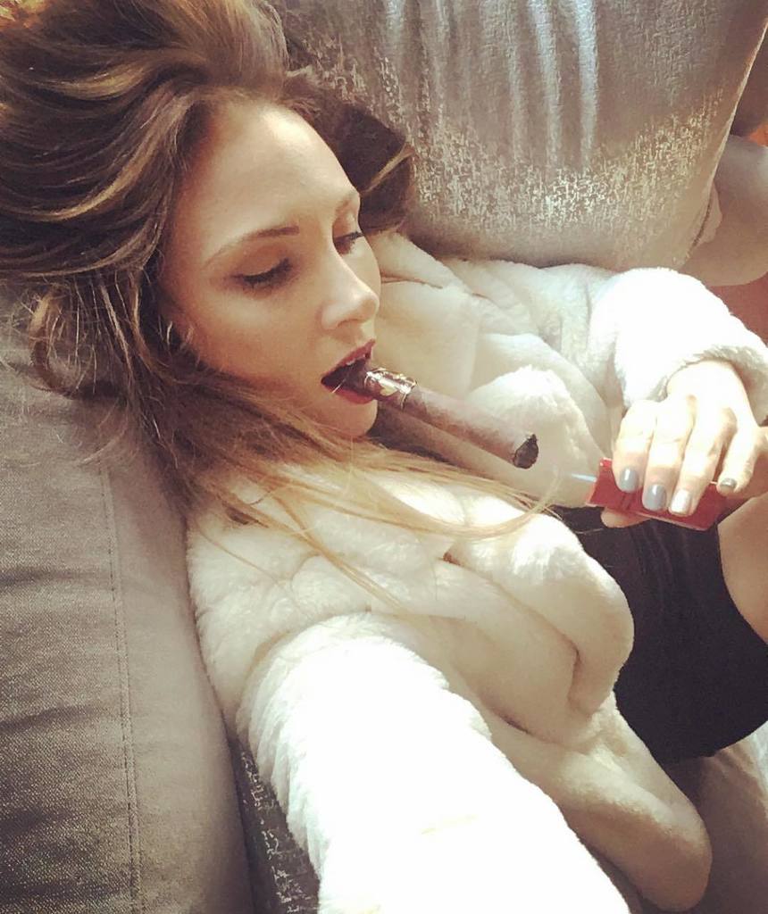 My favorite day of the week again. Brunch, hot bath , nap, #valeroso cigar. What are you guys up to this #sunday ? ift.tt/2oW6p14