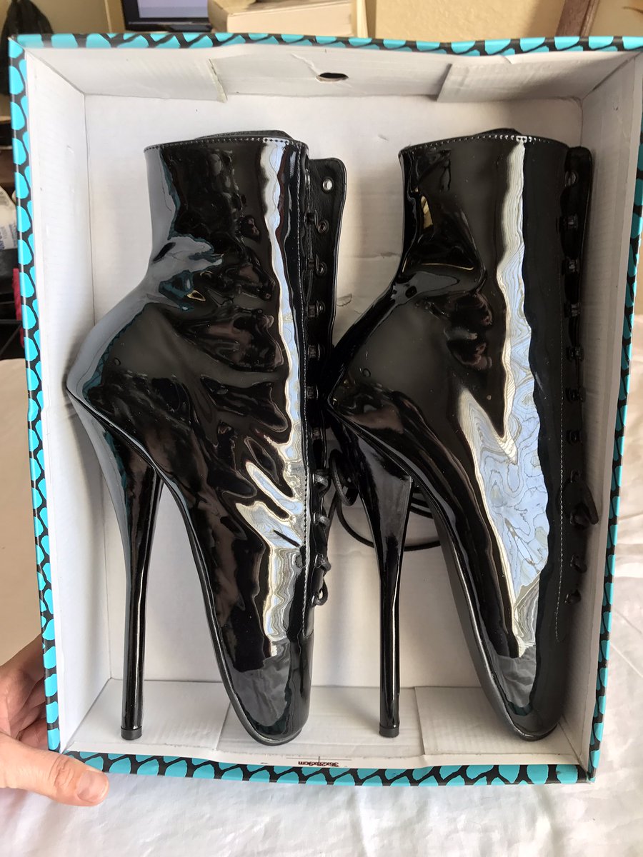 MistressSinnV's tweet photo. Seriously new. I tired them on at home ... that was it. Great for photo shoots or kinky sex or humiliating you slave $50 https://t.co/SiZEnfCe6M