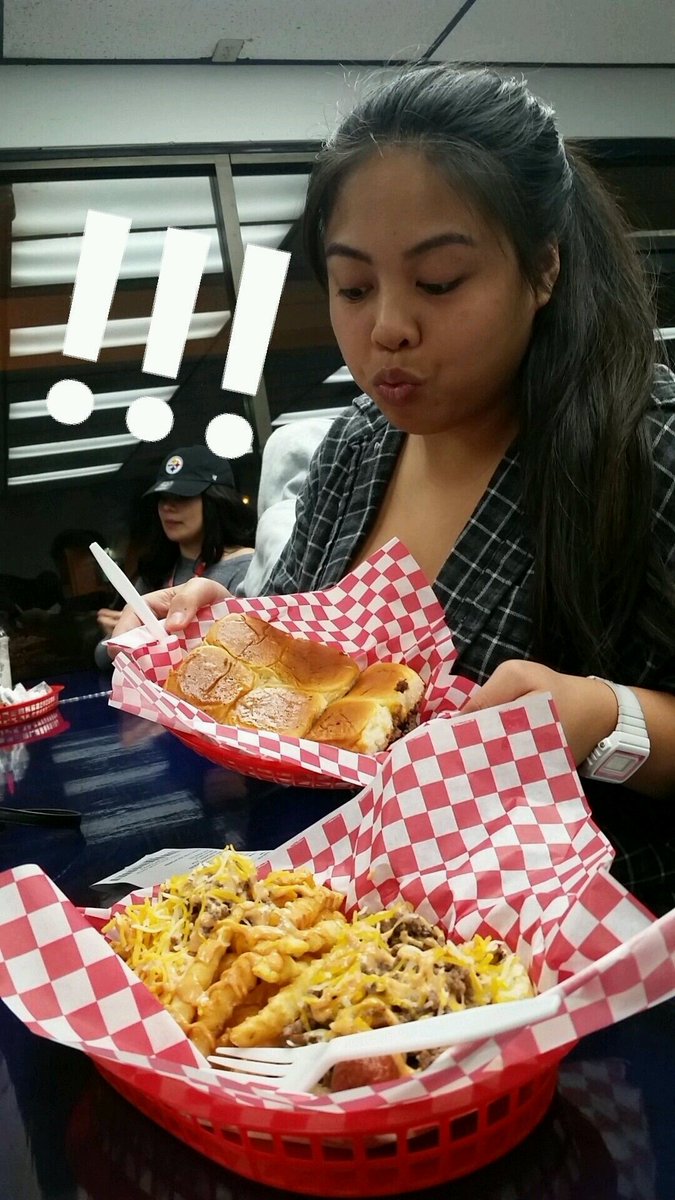 deletethisfaka's tweet photo. When you're with me, you'll never be hungry. 😉🍴 @rayvaneee https://t.co/FXHeKuhZ7D