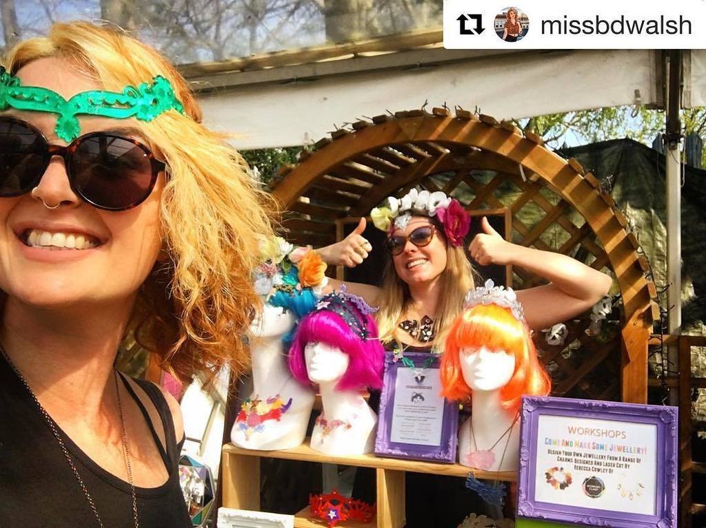 INDHEartists's tweet photo. Our @missbdwalsh with the lovely @workingclasp, one of the local artists @oldprintworksbrum / INDHE HQ ⚡️⚡️⚡️
#INDHE #INDHEgram #artistcomm… https://t.co/qYbpeOvYQS