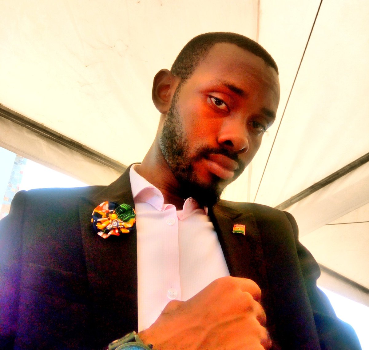 1Mr_Wazza's tweet photo. Rocking my @AFRABA101 Ankara lapel the other day.. #Afraba #AfricanFashion #fashion #Ghanafashion https://t.co/ur6t97JJuJ