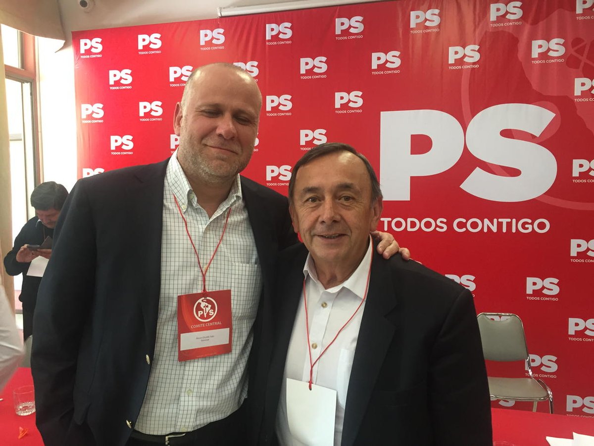 ManuelRiveraAl's tweet photo. Nuestro objetivo enfrentar objetivo enfrentar a derecha  neoliberal Pero unidos escuchando a la gente https://t.co/9MONNUNftK