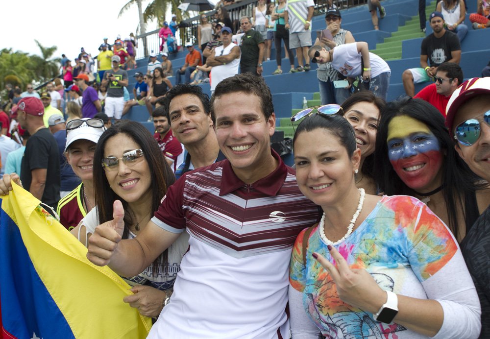 GarraVinotinto1's tweet photo. El héroe de la serie, Luis David Martinez #DavisVinotinto #VENESA https://t.co/QpvnAEcUdW