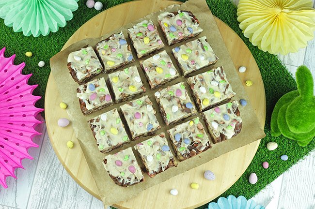 ThirzahSlater's tweet image. @BakeBehaviour the first of my recent creations; delicious Easter rocky road #goldenmixerbadge