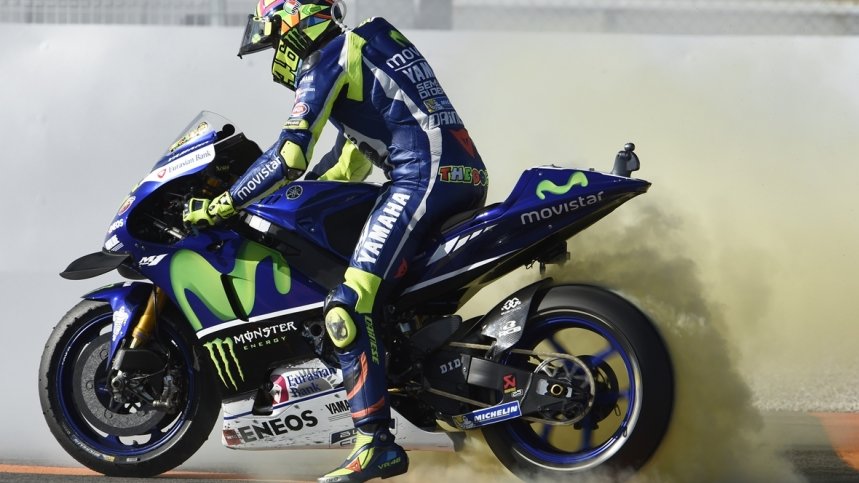 114 Victorias.
223 podios.
64 poles. 
9 Títulos mundiales.
Espectáculo puro. 
Pasión por el motociclismo. 
Eso es Rossi.