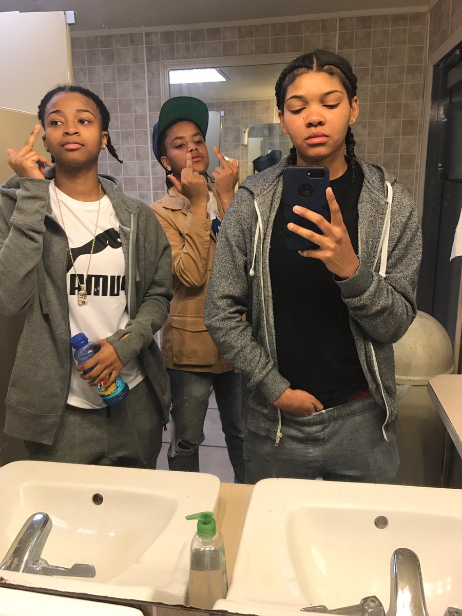doitforkb's tweet photo. 🤐🤞🏻💉. https://t.co/3CwLlYFTBn