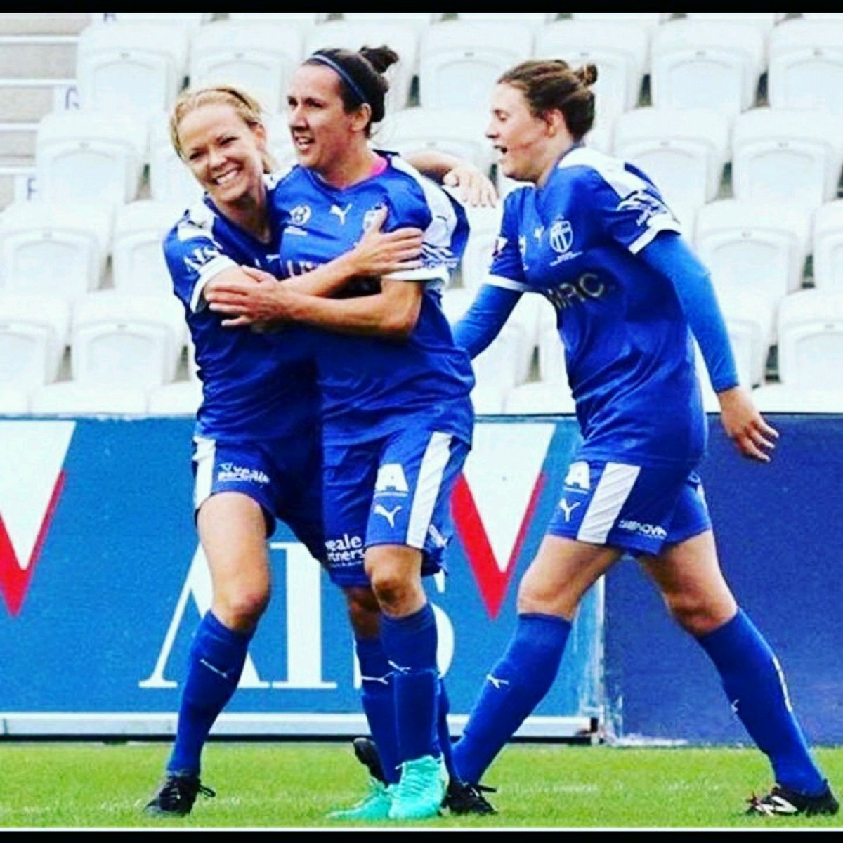 lisadevanna11's tweet photo. Great end 2 end game... nothing better than scoring the winner on my debut to start this journey!! #fight2end @smfc https://t.co/Qy0u7aOV59