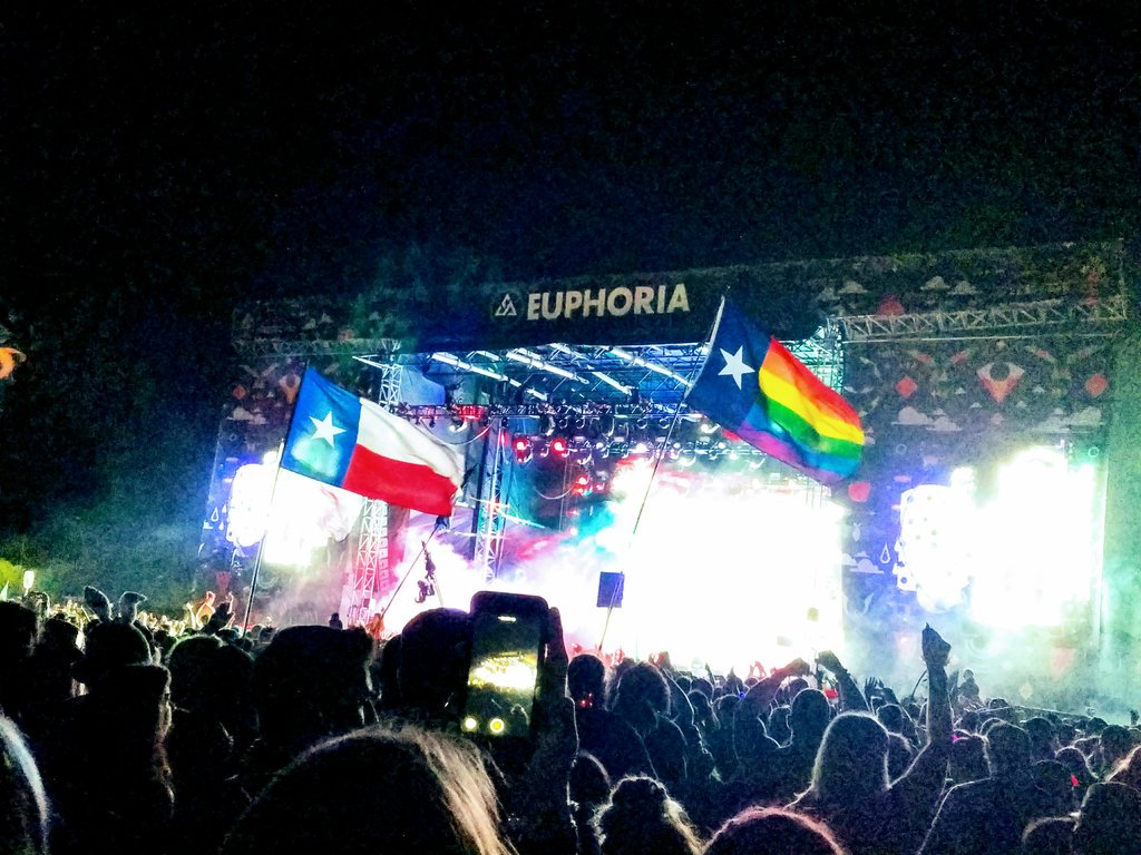 AustinEDMFamily's tweet photo. #Euphoria2017 @euphoriafest @TexasEDMFamily https://t.co/JAEJDD8hRp