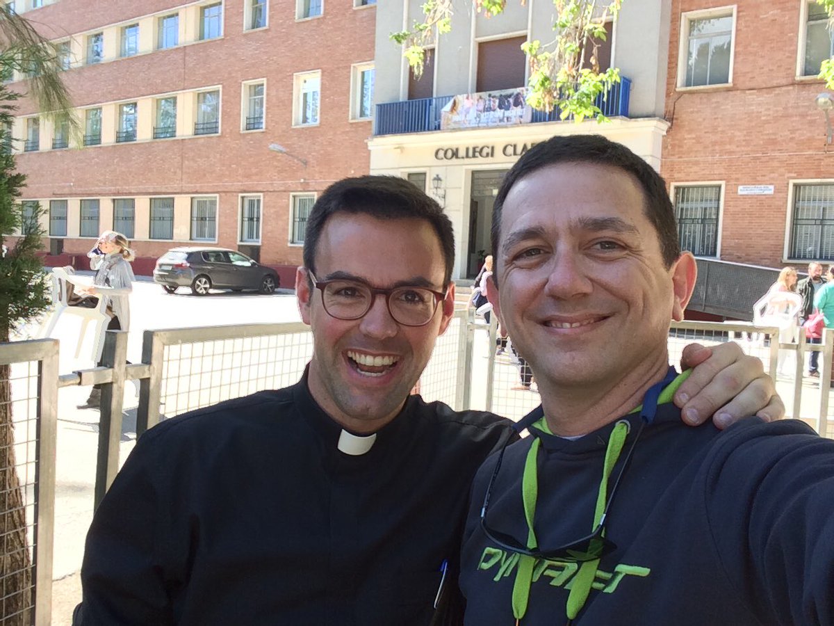 miguelgiron1975's tweet photo. Excepcional anfitrión hoy en @seminariovcia en las jornadas @ENSLevante Sin dorsal me ha costado reconocerlo 😜#RunAndPray #MasQueCorrer https://t.co/4L6KsQED1d