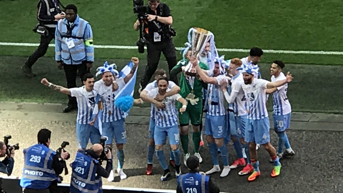 stburrou's tweet photo. 8 @ccfc_academy graduates played. 2 @Coventry_City goal scorers and the captain lifting the cup. Cov Academy strong as ever #pusb https://t.co/79pCxV19Cn