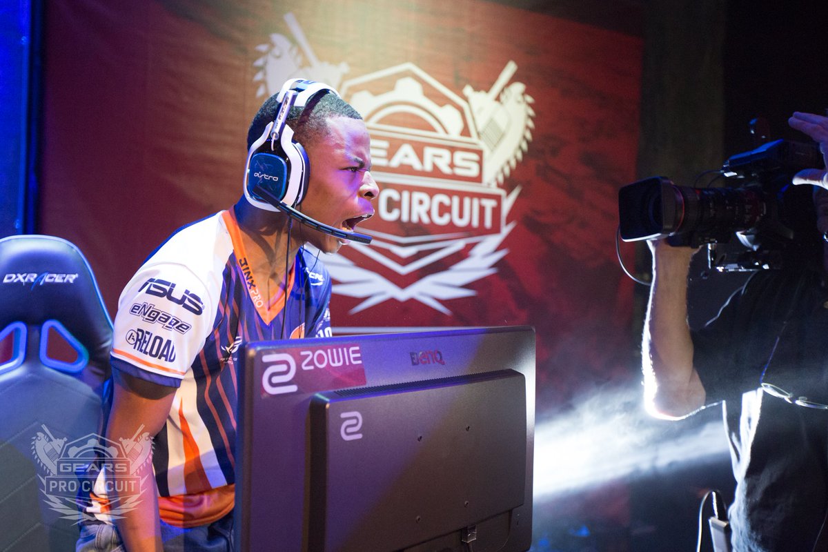 GearsEsports's tweet image. SCORE UPDATE: @echofoxgg brings it against @eUnitedgg, winning a critical, heated match 7-3, 7-4  on live.gearsofwar.com Champs Sunday!