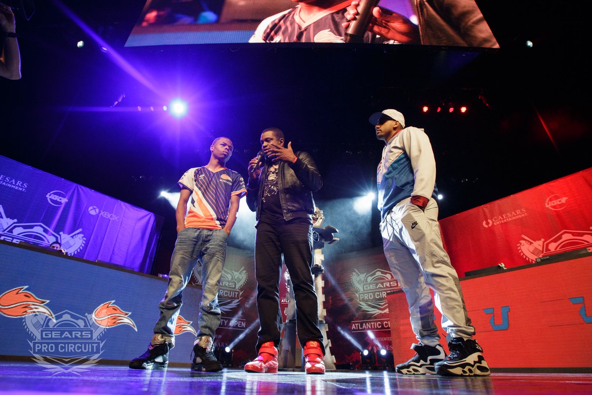 GearsEsports's tweet image. SCORE UPDATE: @echofoxgg brings it against @eUnitedgg, winning a critical, heated match 7-3, 7-4  on live.gearsofwar.com Champs Sunday!