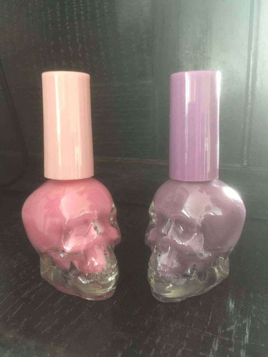 christel_ck's tweet photo. Gillar man skallar blir det nya färger 💗💜💀 https://t.co/jQN1o4HVLL