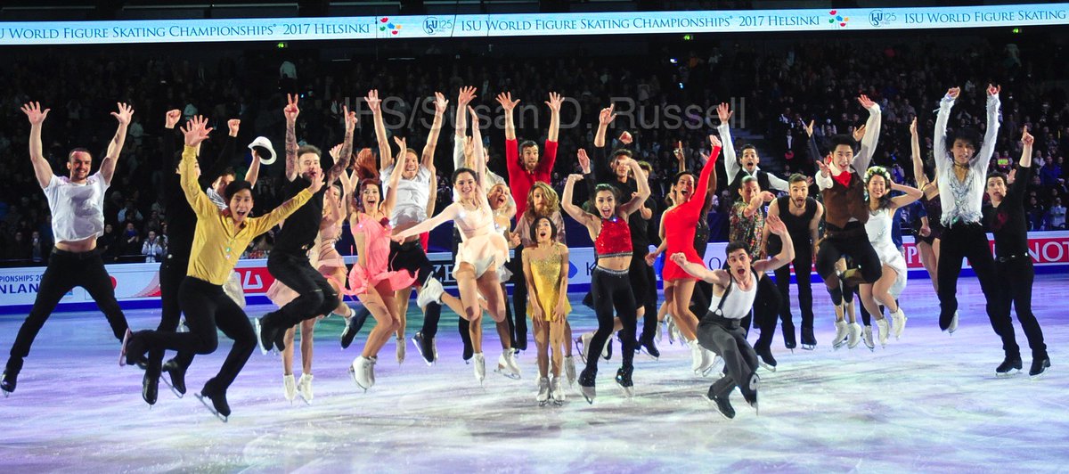 ifsmagazine's tweet photo. Thanks to the exhibition skaters for proposing this fun closing moment at the #helsinki2017 gala. #WorldFigure #mishagerocks https://t.co/EJcFra7ZPY