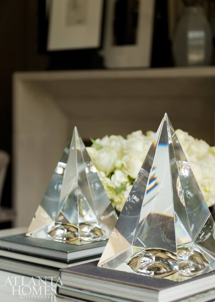 SEShowhouse's tweet photo. All about the accents! They can give glamour, quirk or just that something extra! Featured in last year's showhouse. https://t.co/7nXpDS3VzV https://t.co/kT5T4IVOC9