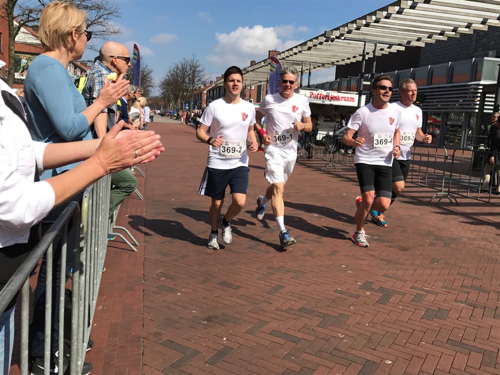 RaadAmstelveen's tweet photo. @RaadAmstelveen feliciteert de raads- en burgerleden van @VVDAmstelveen met hun prestatie tijdens de #Lentemarathon #Amstelveen! https://t.co/xQd35yv7xu