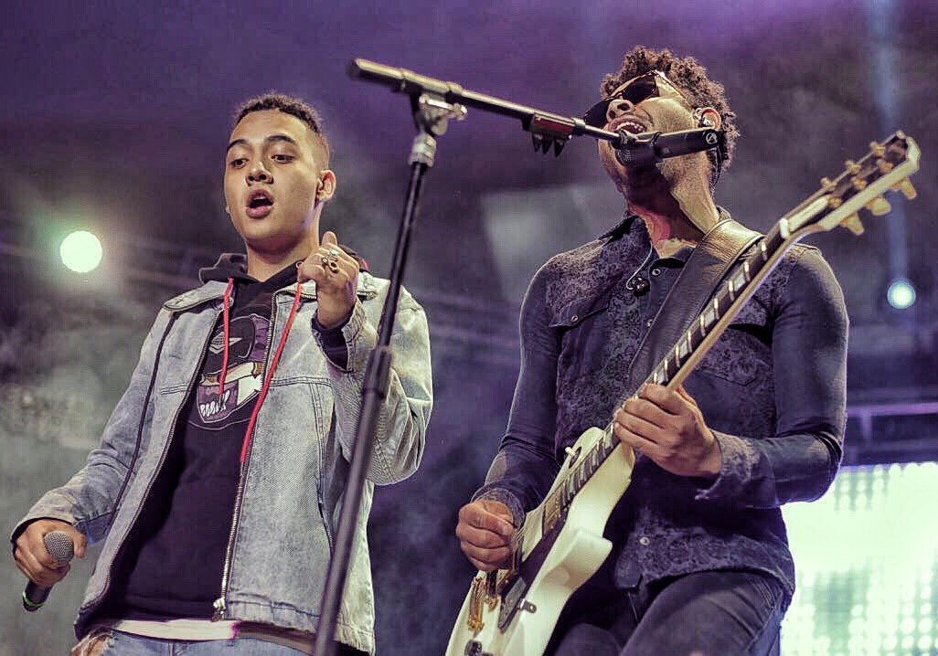 KalimbaMX's tweet photo. Ayer hubo gozadera en #CoverStoryMx 

Lat'n Party se encendió con @SAAK en el escenario tirando flow. https://t.co/OPk7OF2ir8
