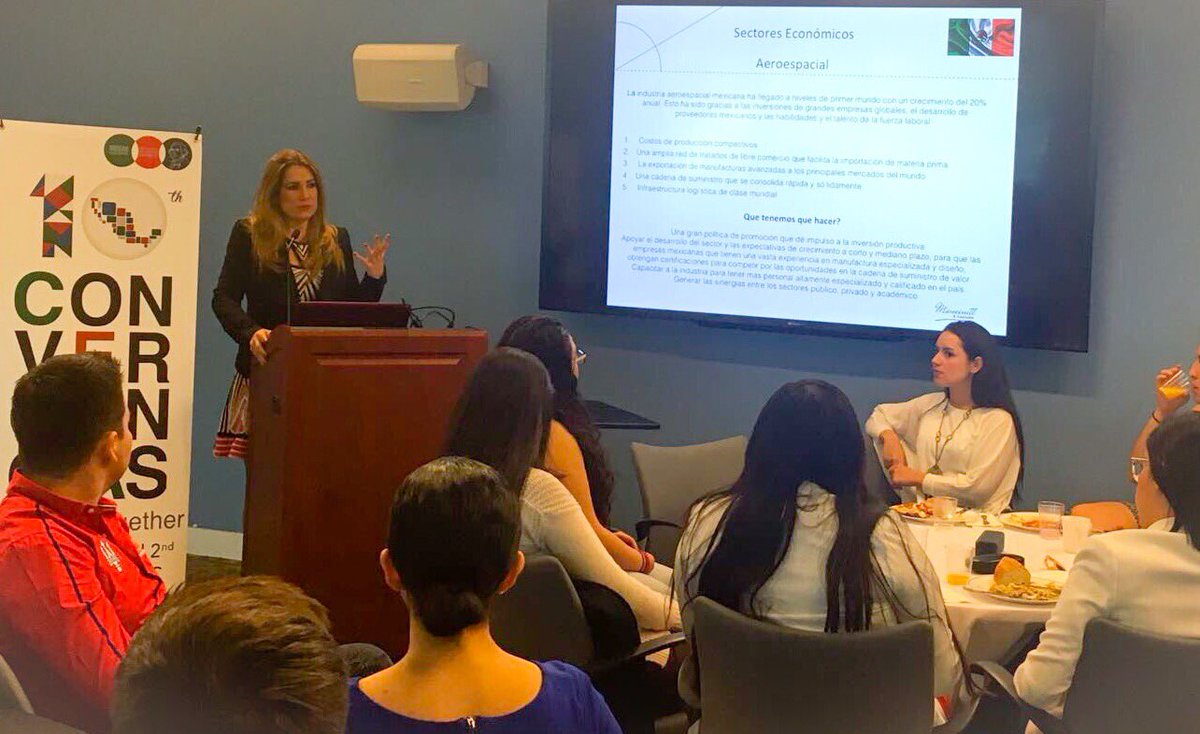 OliverOlea's tweet photo. Felicidades @KarlaMawcinitt por representar a la mujer mexicana del siglo XXI en @ConvergenciasGW en #WashingtonDC 

#IS4MX #FelizDomingo https://t.co/2sBnERLfd6