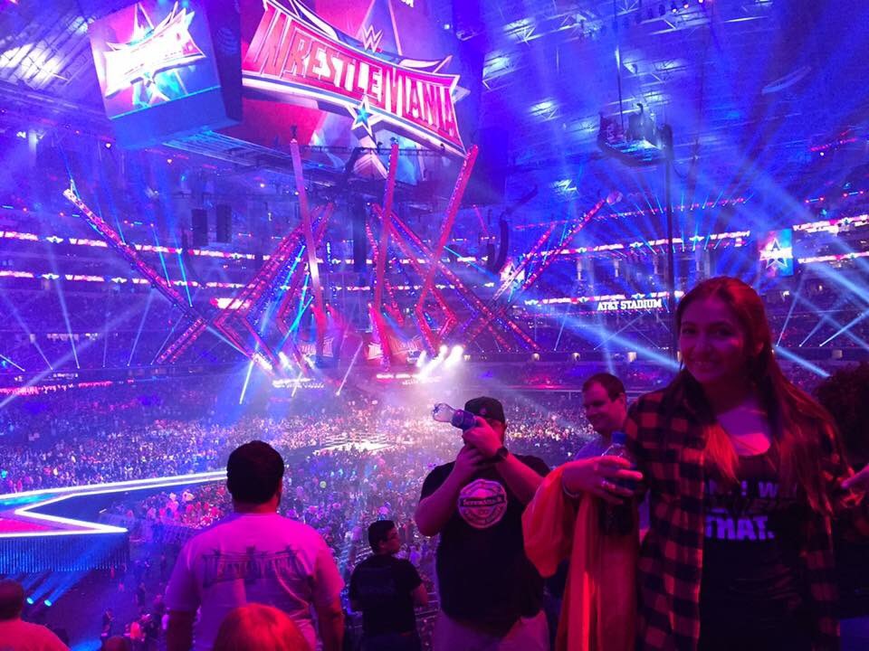 Thaly_mr's tweet photo. Como olvidar lo vivido! Este año por tv! Solo unas horas para el evento más esperado del año #Wrestlemania33 #WrestlemaniaCL #FCMania https://t.co/V65vRifQW0